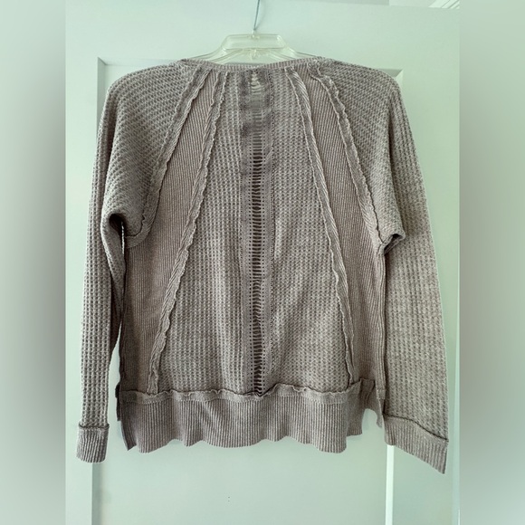 Women's V-Neck Sweater light pink/gray color. - Picture 2 of 2